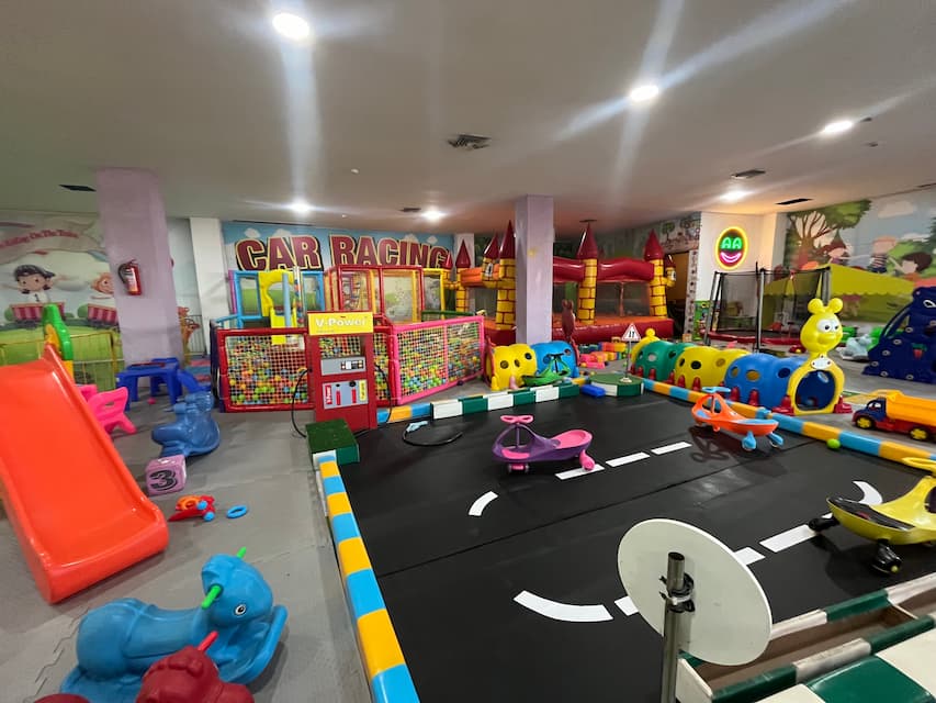 سُالن کودکان شهر بازی تتیس بابلسر